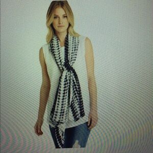 Michael Stars Black & White Ruana/Scarf